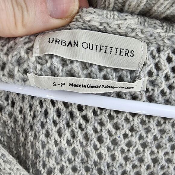 Urban Outfitters cable knit sweater keyhole turtleneck small gray oversized - Picture 3 of 3